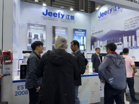 Chatting with other about the industry trends and products 